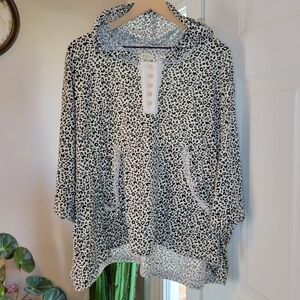 POL Cheetah Lepard Black/Grey Cozy Hooded Blouse, Size Oversized Large